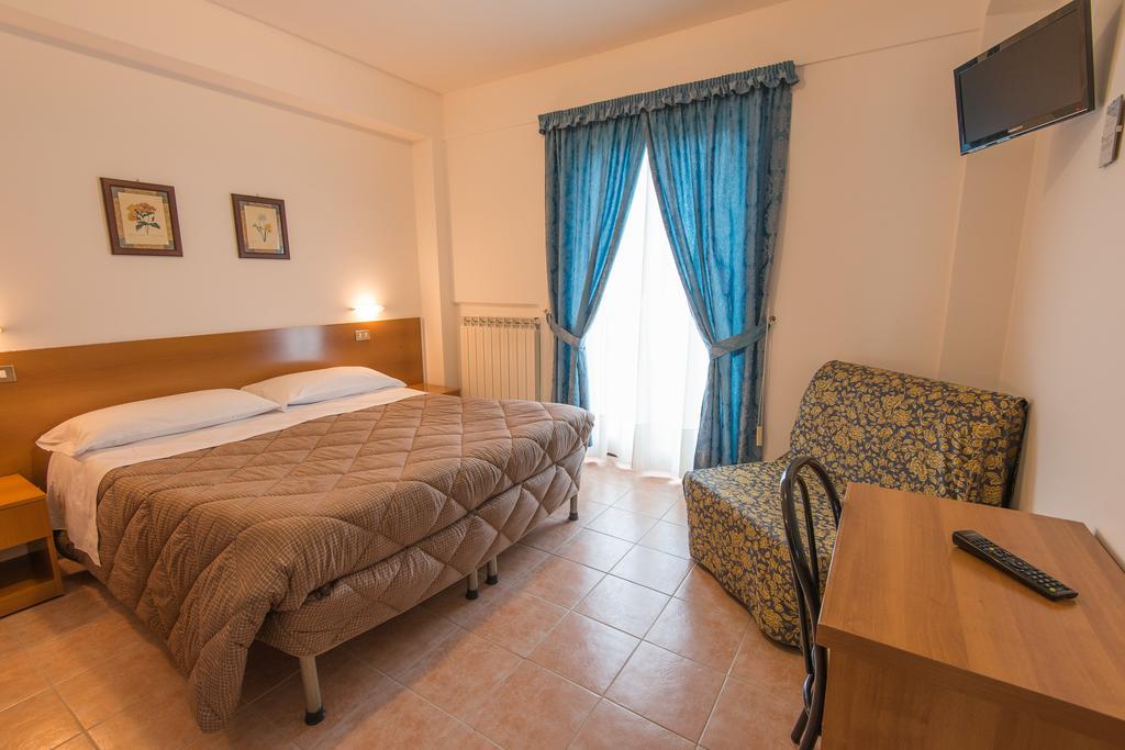 Albergo Della Corte Пескассероли Экстерьер фото