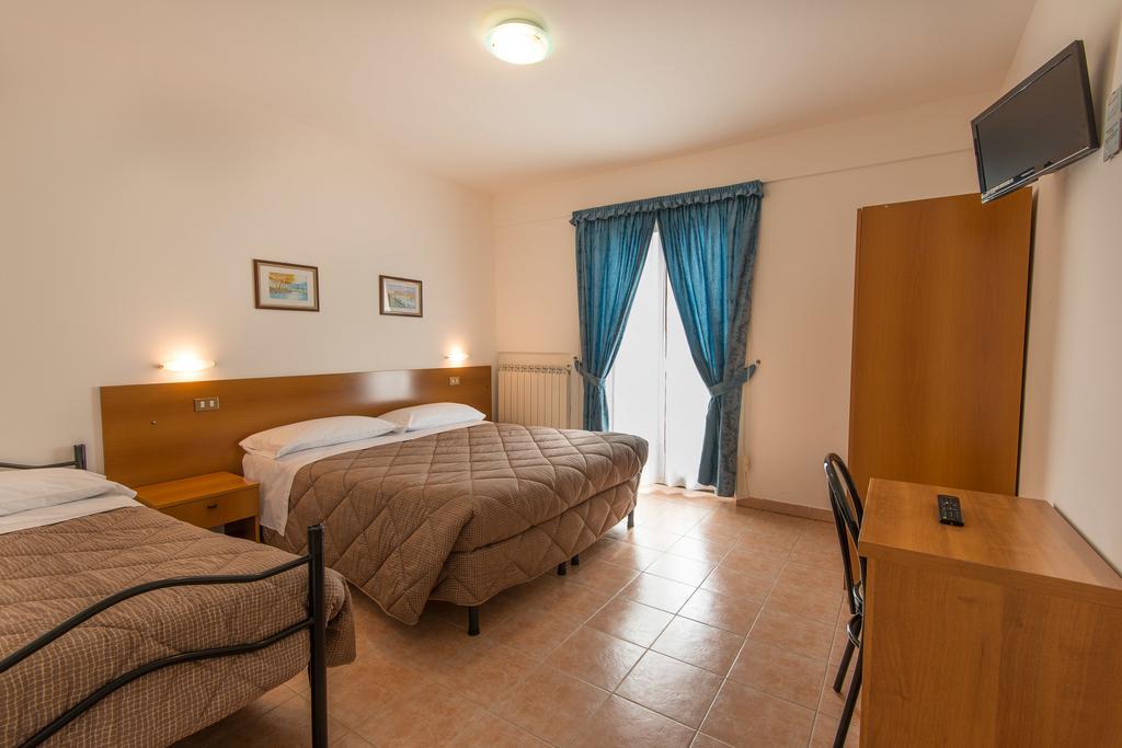Albergo Della Corte Пескассероли Экстерьер фото