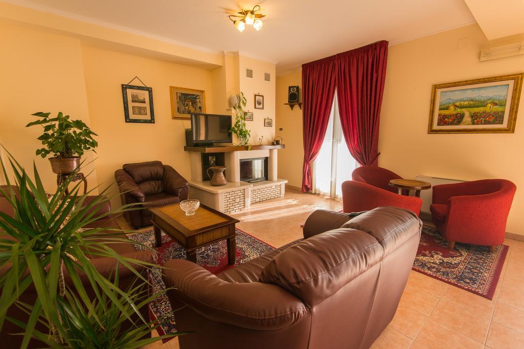 Albergo Della Corte Пескассероли Экстерьер фото