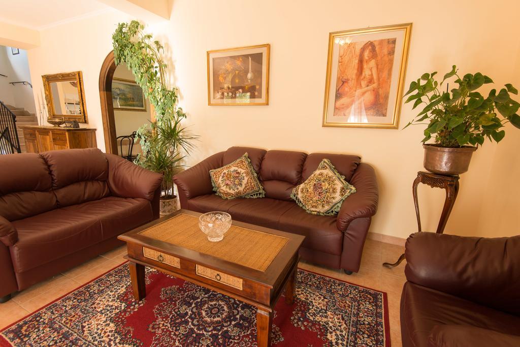 Albergo Della Corte Пескассероли Экстерьер фото